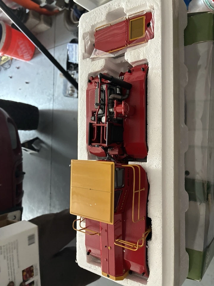 1/32 Scale Versatile Big Roy Model 1080 Museum Version Diecast Tractor  - Image 2 of 2