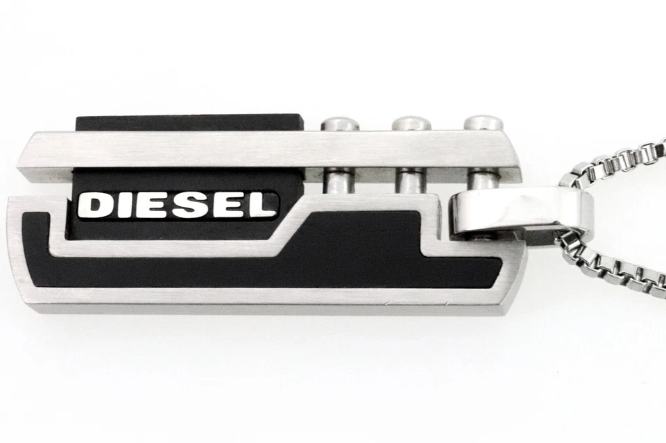 Auténtico collar colgante de cadena de acero inoxidable plateado DIESEL 24" ¡Excelente! Foto 2 de 4