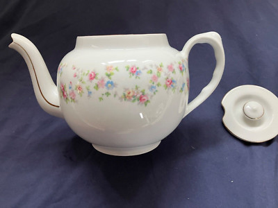 WUNDERSCHÖNE MAKELLOSE TSCHECHOSLOWAKISCHE BLUMEN PORZELLAN TEEKANNE GOLDRÄNDER 1791 IM