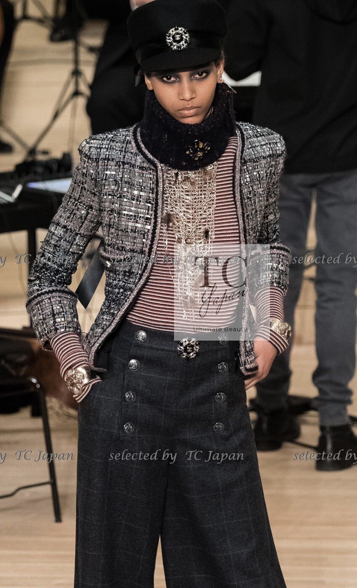 シャネルノースリーブ CHANEL 18PF Black Gray Pink Silver Metallic Tweed Jacket by Karl
