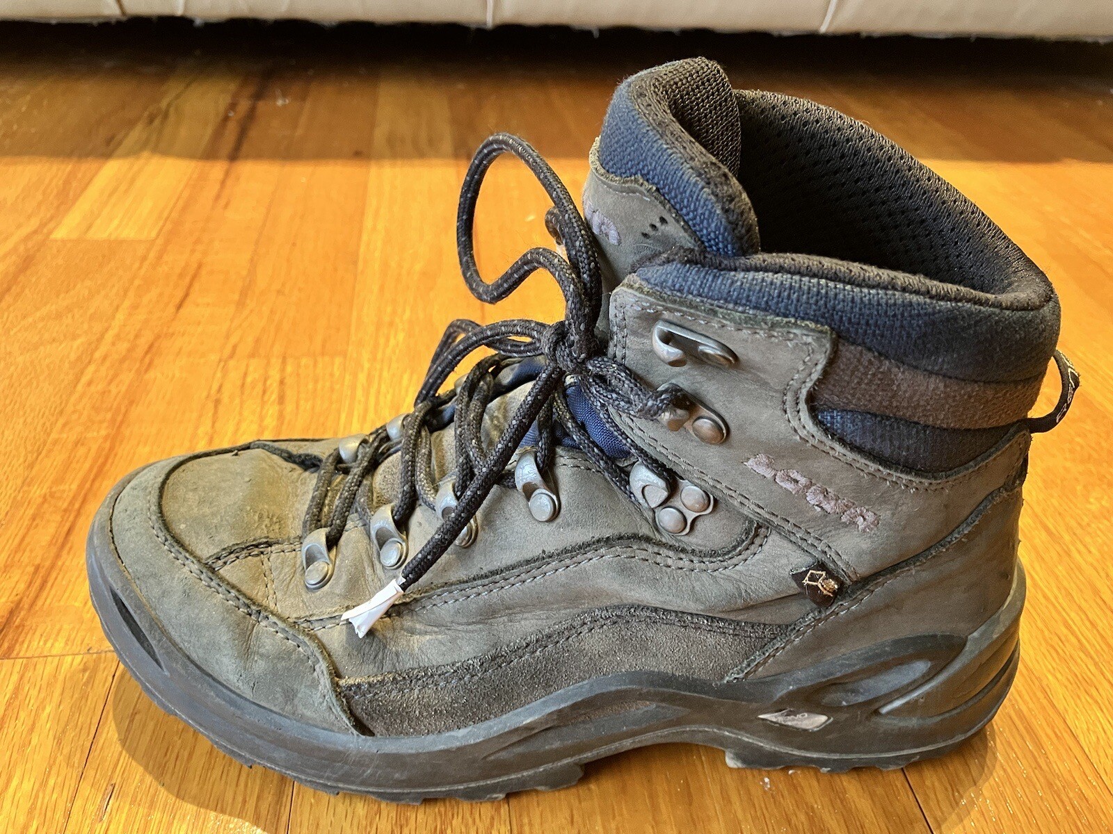 Lowa Renegade GTX Mid Narrow GoreTex Hiking Boots Vibram Women’s US 8