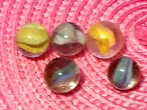 Lot Of 23 Vintage Glass Marbles Swirls Clears Solids Shooter asst. Sizes - Picture 6 of 10