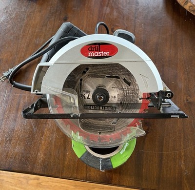 Drill Master Model 63005 120 volt 10 Amps 7 1/4'' Corded Circular Saw 5500 Rpm