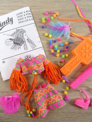 Vintage Mode + Zubehör für Barbie Clone Sindy Crimp & Bead Imani Hasbro (21710)