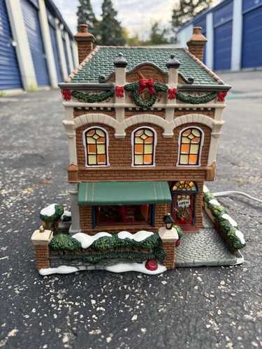 Hearthland Valley Village Barber Shop Christmas Porcelain Lighted House w/ Box