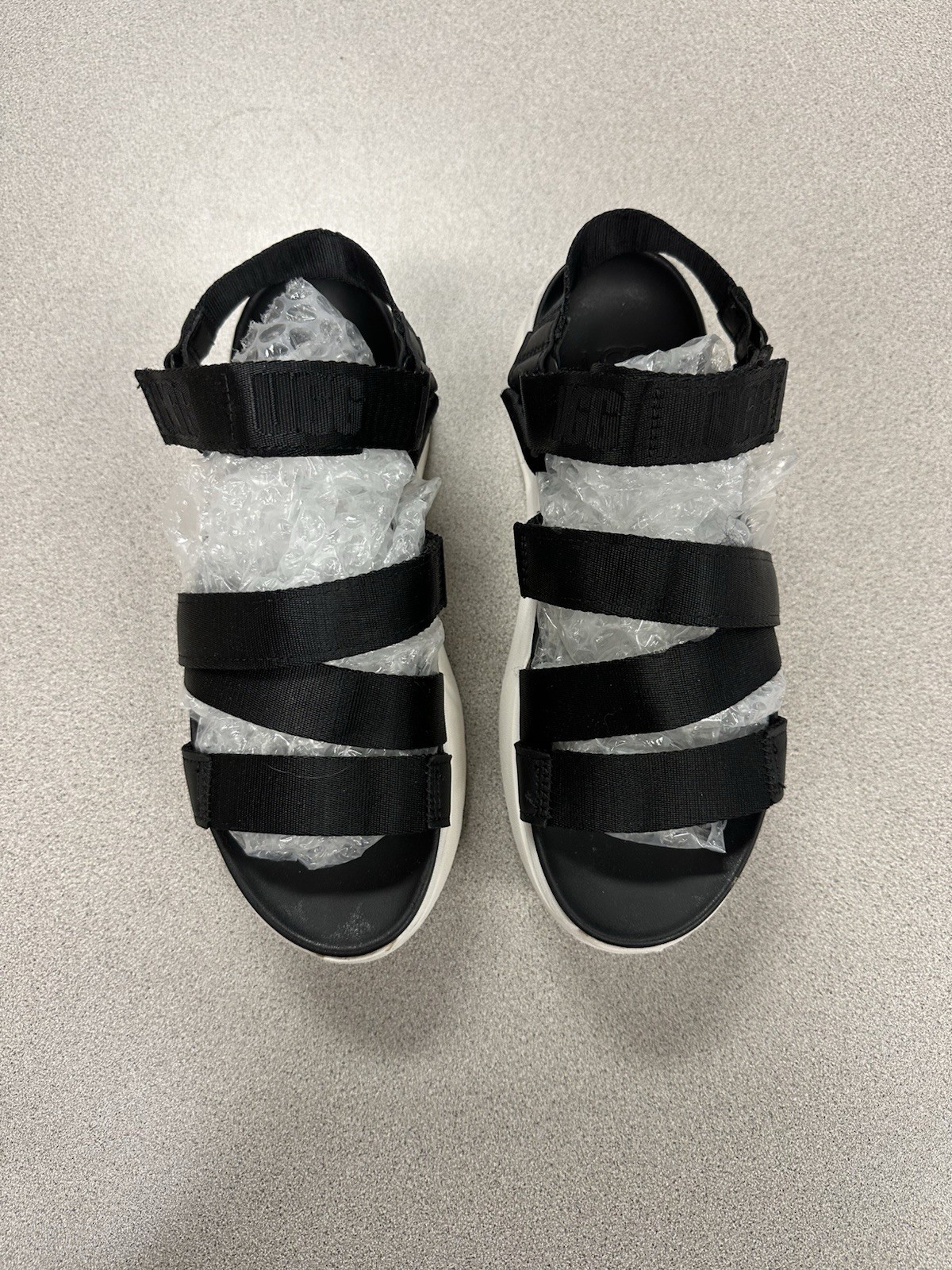 UGG Women's LA Shores Platform Sandals Size 7 Black And White