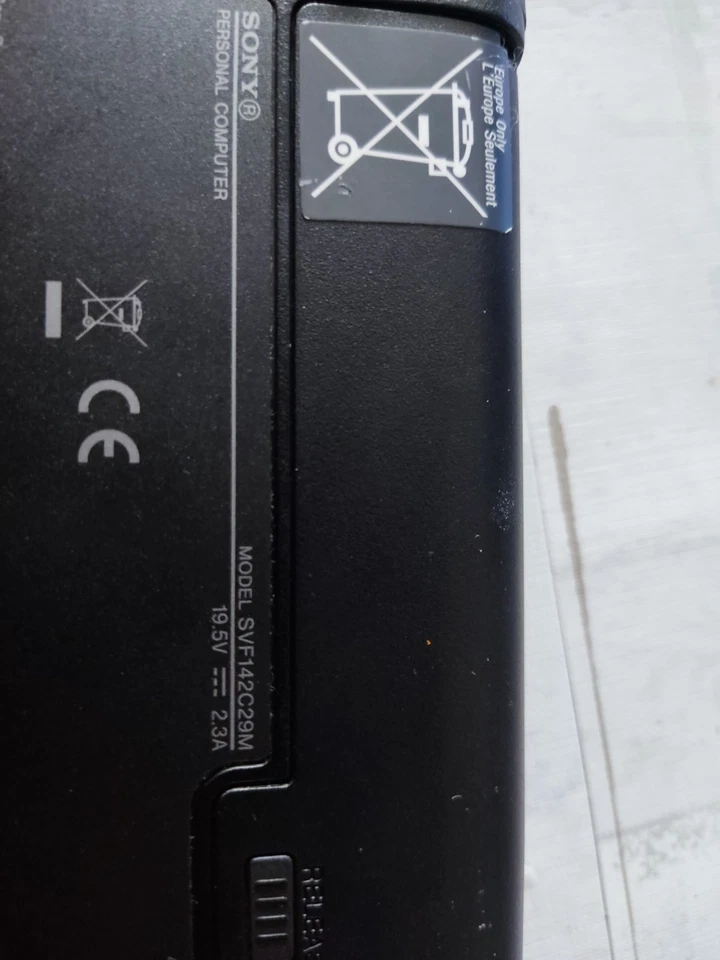 Sony VAIO Fit 14E (SVF142C29M) Laptop – defekt / für Ersatzteile - Bild 4 von 4