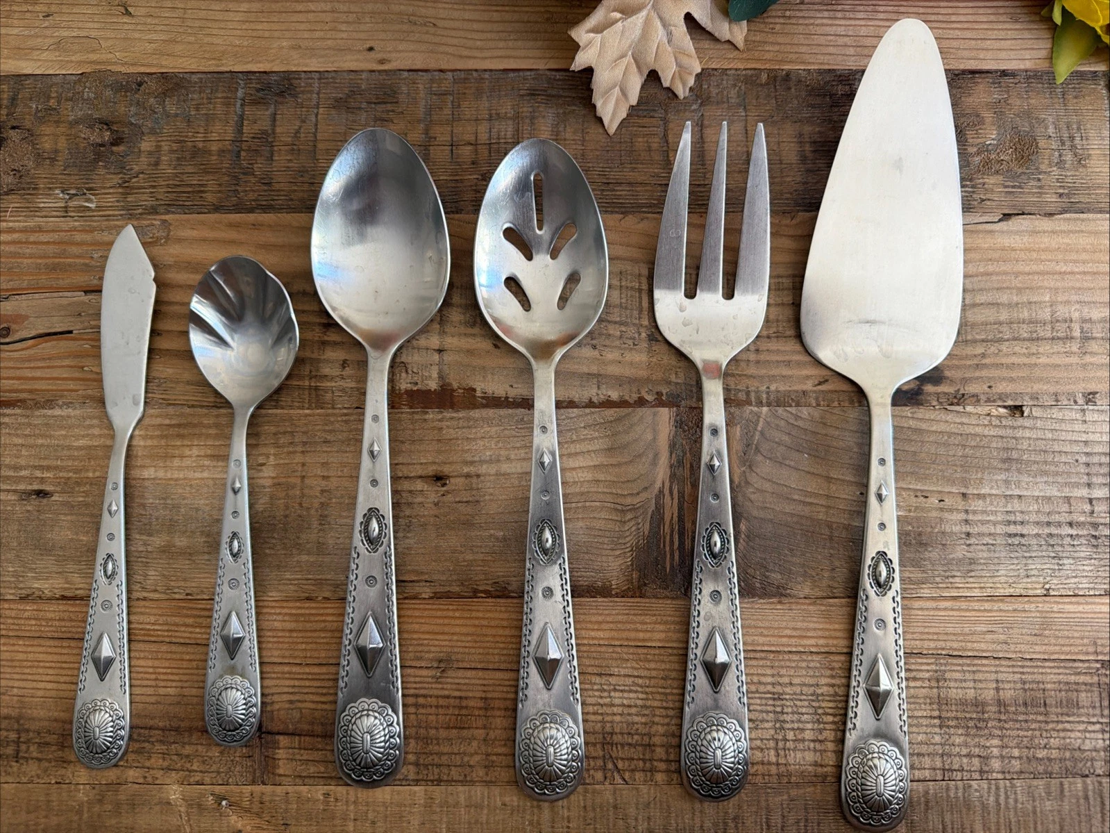 Wallace Taos Southwestern Stainless Flatware - Silverware 6 Serving Set 18/10