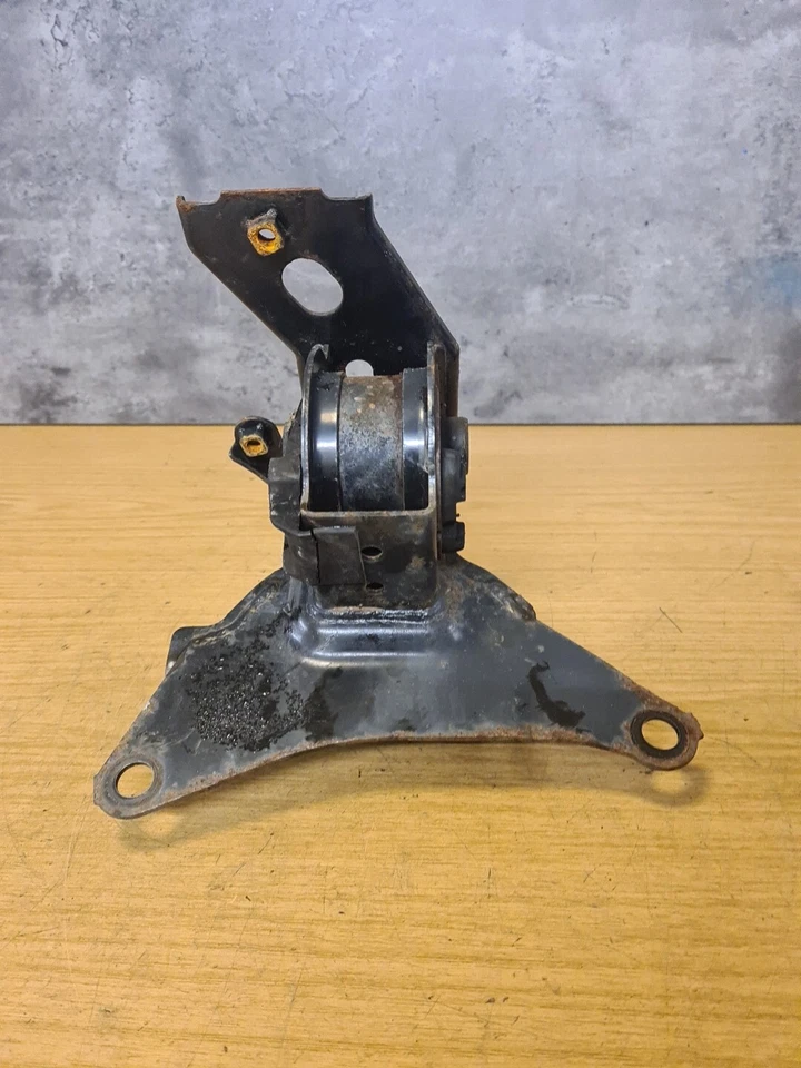 2016 TOYOTA YARIS MK3 1.3 PETROL 1NRFE PASSENGER FRONT ENGINE TOP MOUNT - Image 4 of 4