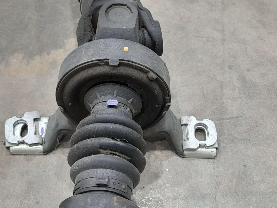 Cadillac ATS 2014-2015 tracción trasera eje de transmisión eje de hélice identificación AAVG OEM 23121561 Foto 3 de 4