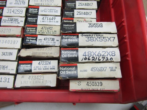 Federal-Mogul National 712937 Oil Seal New In The Box! F S