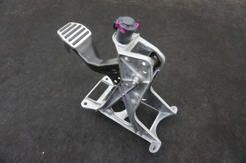 Brake Foot Pedal Bracket Sensor Assembly OEM 4S1723031J Audi R8 4S 2017-23 Foto 4 de 4