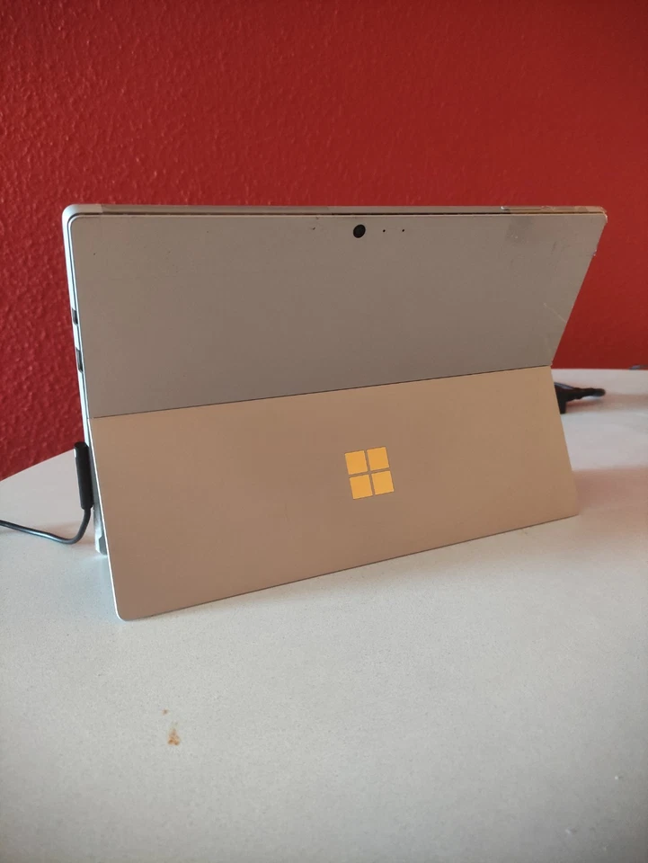 Microsoft Surface Pro 5 (i5-7300U, 8GB RAM) – lese Beschreibung – Ladegerät  - Bild 3 von 4