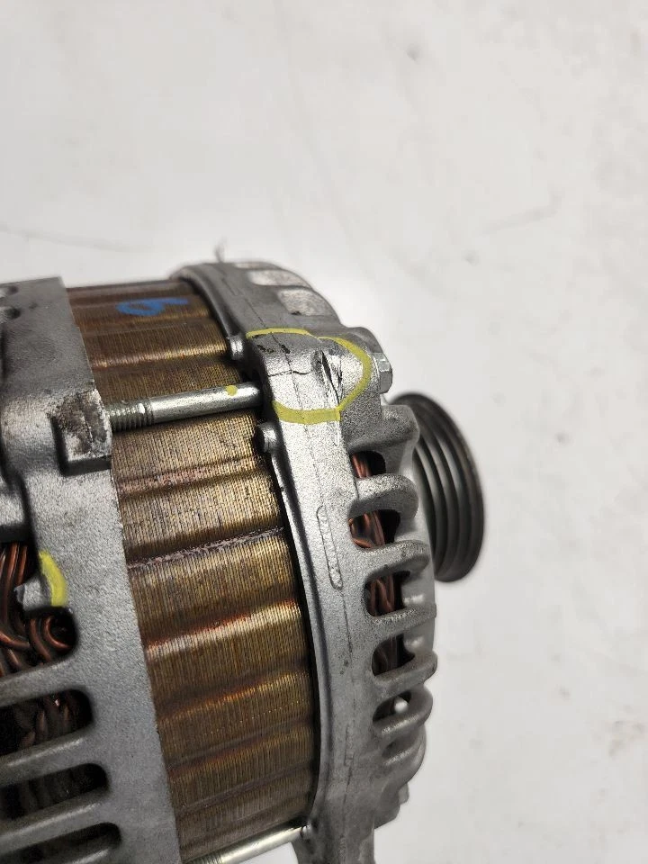 Alternador deportivo Infiniti Q70 2014-2019 equipamiento OEM 23100-JK01A Foto 4 de 4