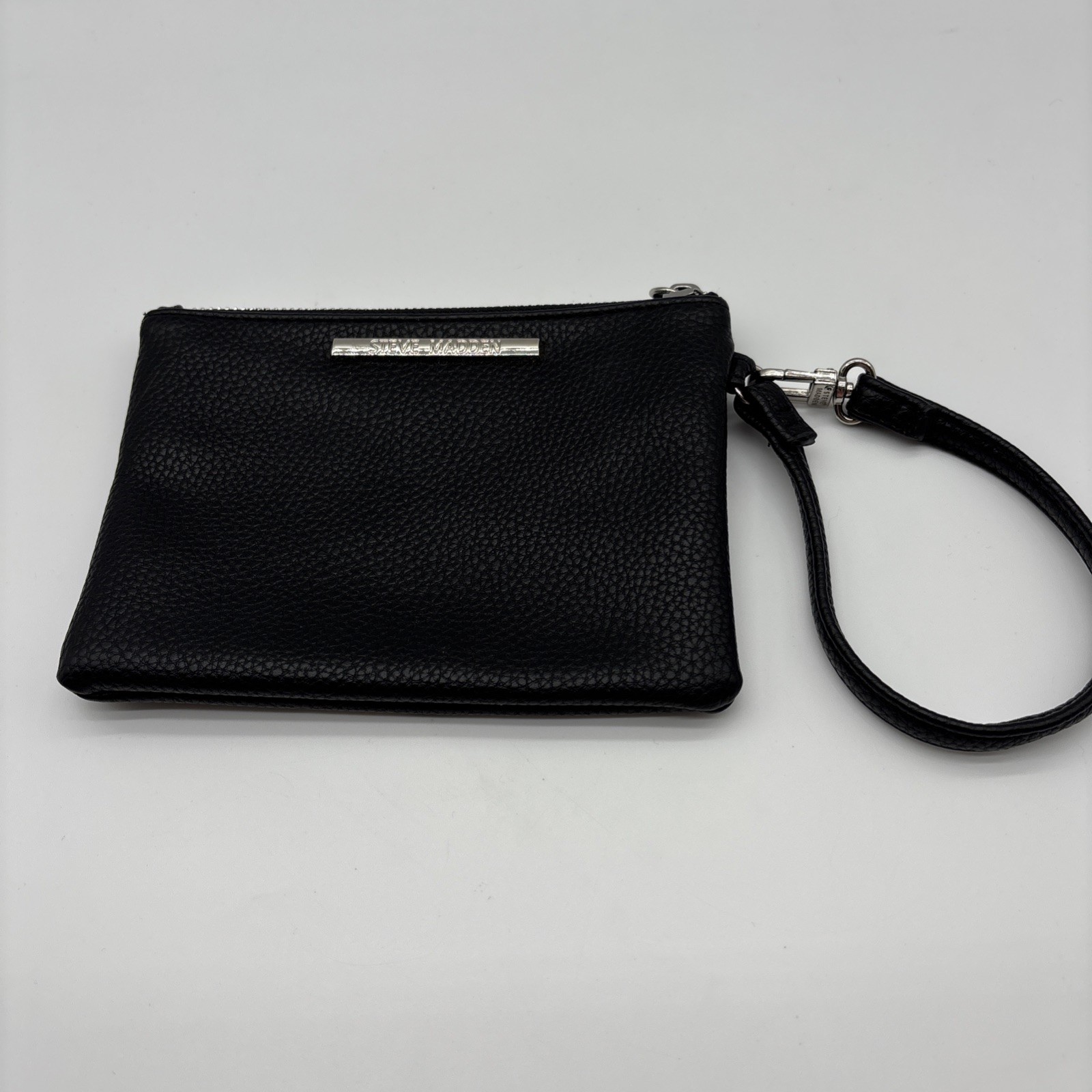 Steve Madden Black Pebbled Faux Leather Wristlet Pouch Clutch Zip Silver Logo
