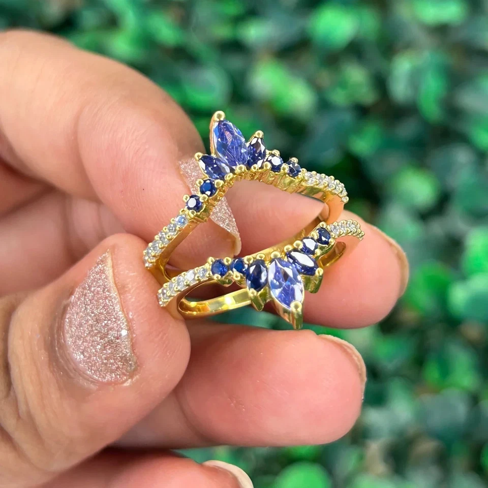 Anillo potenciador envolvente de diamantes y zafiros creado en laboratorio de marquesa de 2 quilates enchapado en oro de 14 k Foto 4 de 4