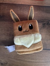 Pokemon Fuzzy Plüsch Evoli Deck Box Prismati...