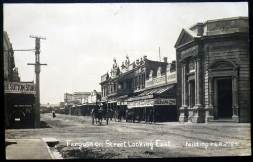 Nowa Zelandia pocztówka fotograficzna "Fergusson Street Looking East. Fielding" FGR. 2783 - Zdjęcie 1 z 1
