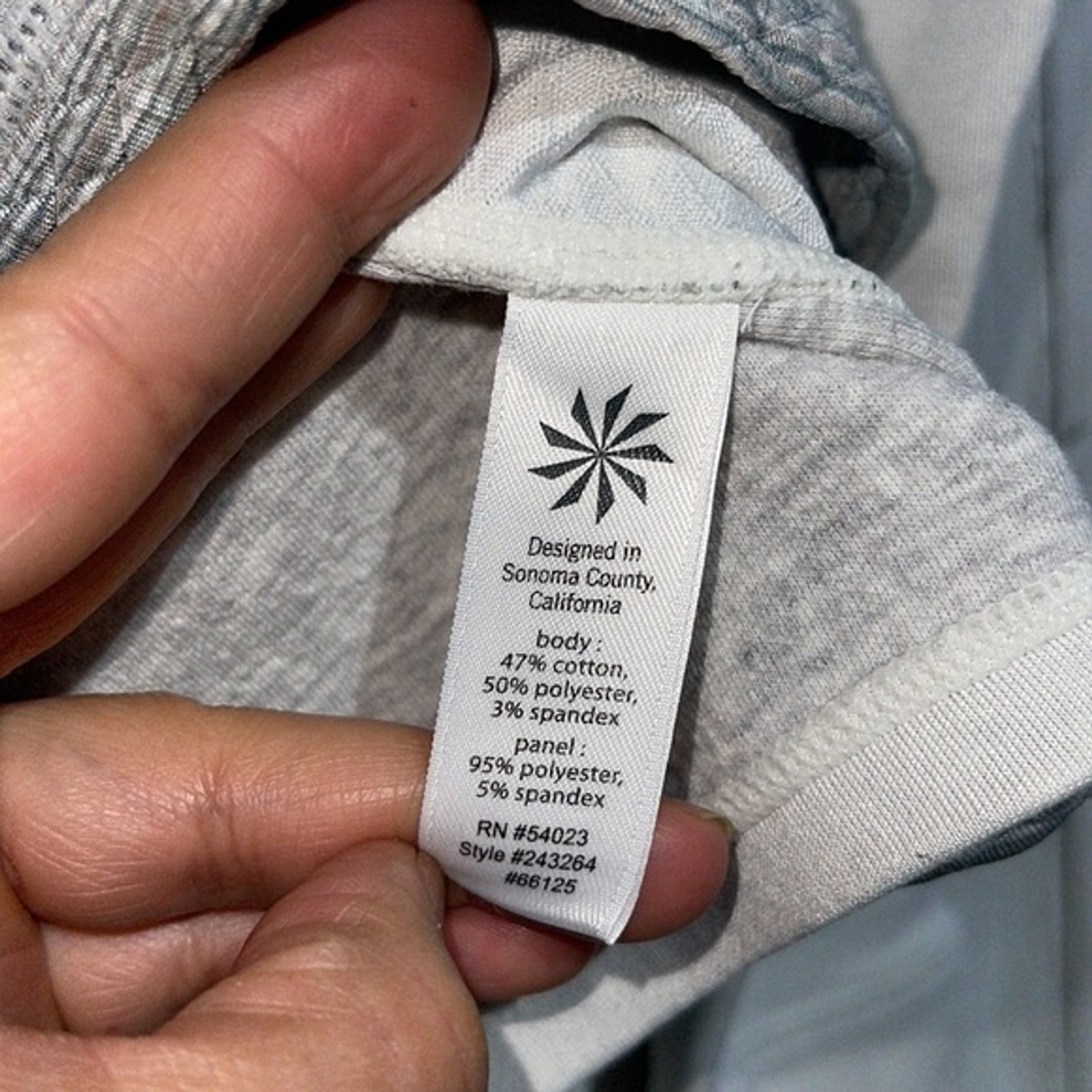 Athleta Crew Neck Snowscape Pullover Partially Qu… - image 5