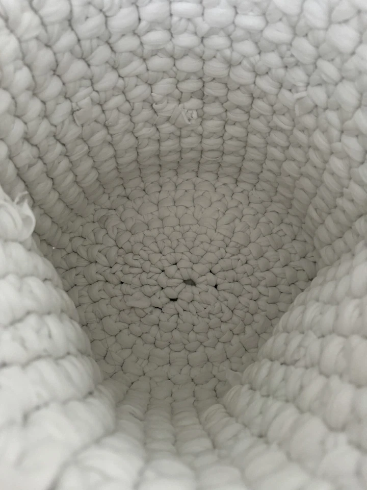 Nuevo con etiquetas Hecho a mano Grueso Algodón Crochet Cesta Cubo de Almacenamiento Blanco 14" Foto 3 de 4