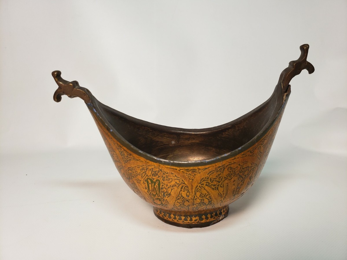 ANTIQUE INDIAN BOAT SHAPED KASHKUL (Beggers) BOWL 19th century