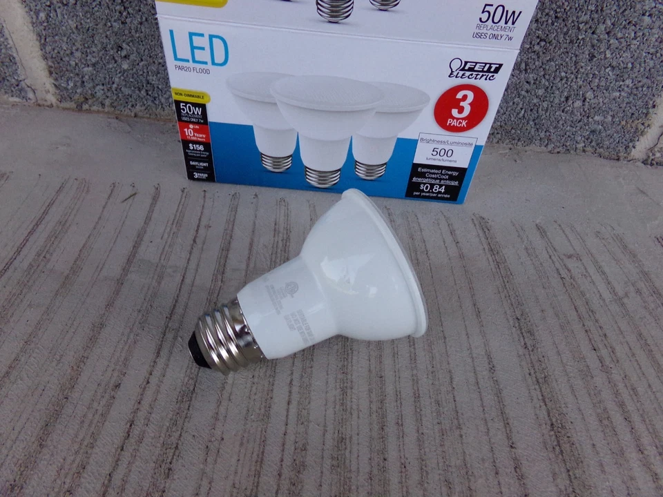 Feit Electric Light Bulb PAR20 Flood 5W (50W Replacement) Bright White - 3 Pack - Image 2 of 4