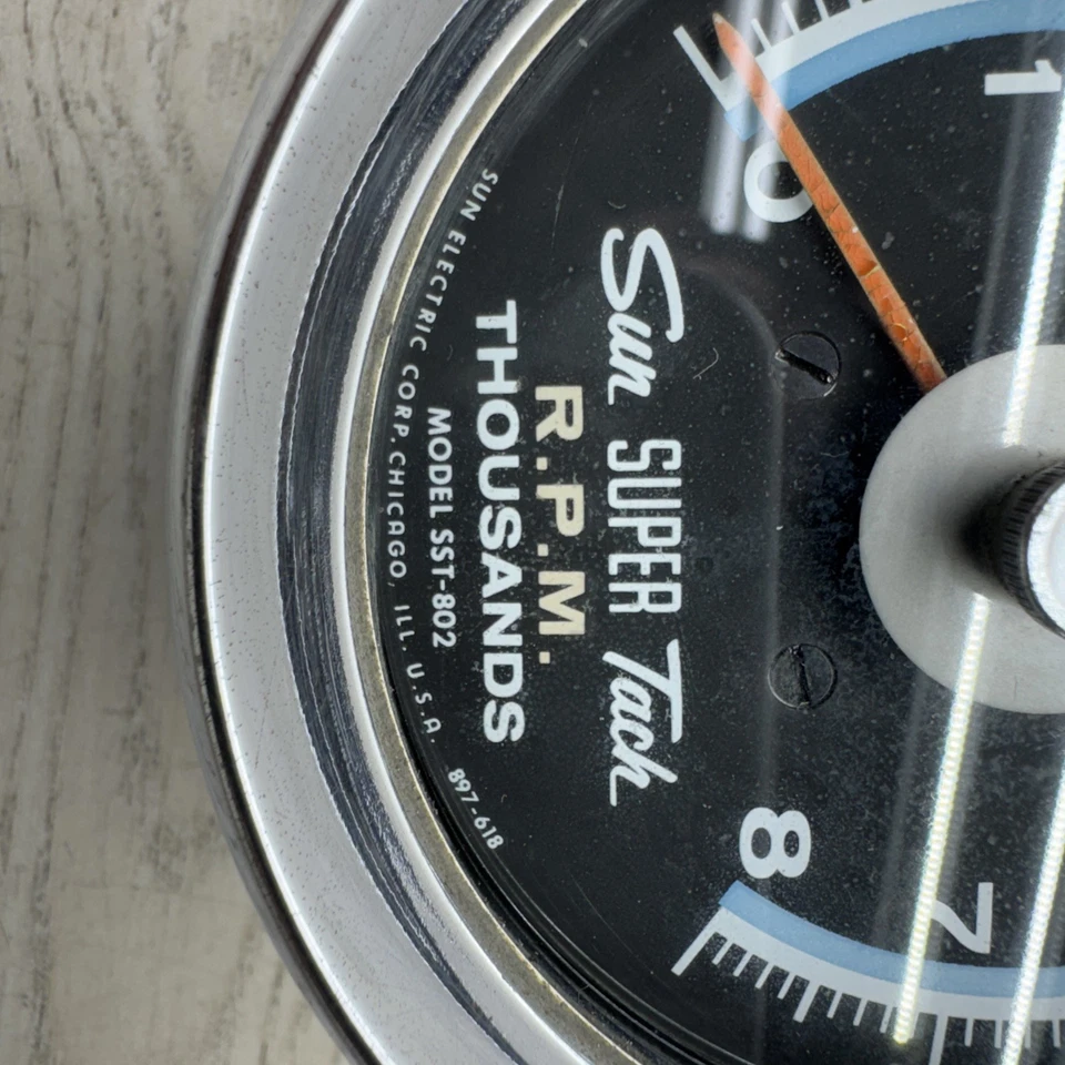 Vintage Sun SUPER Tach 8K 8000 RPM Blueline Tachometer SST-802 w/ Bracket - Image 3 of 4