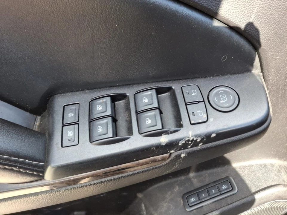 Luz trasera izquierda del conductor para 15-20 SUBURBAN 1500 3729194 Foto 4 de 4