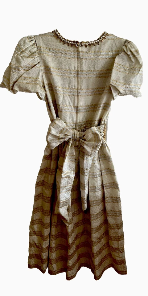 Vestido vintage livro de histórias relíquias meninas tamanho 14 marfim brocado ouro prata pérolas - Imagem 4 de 4