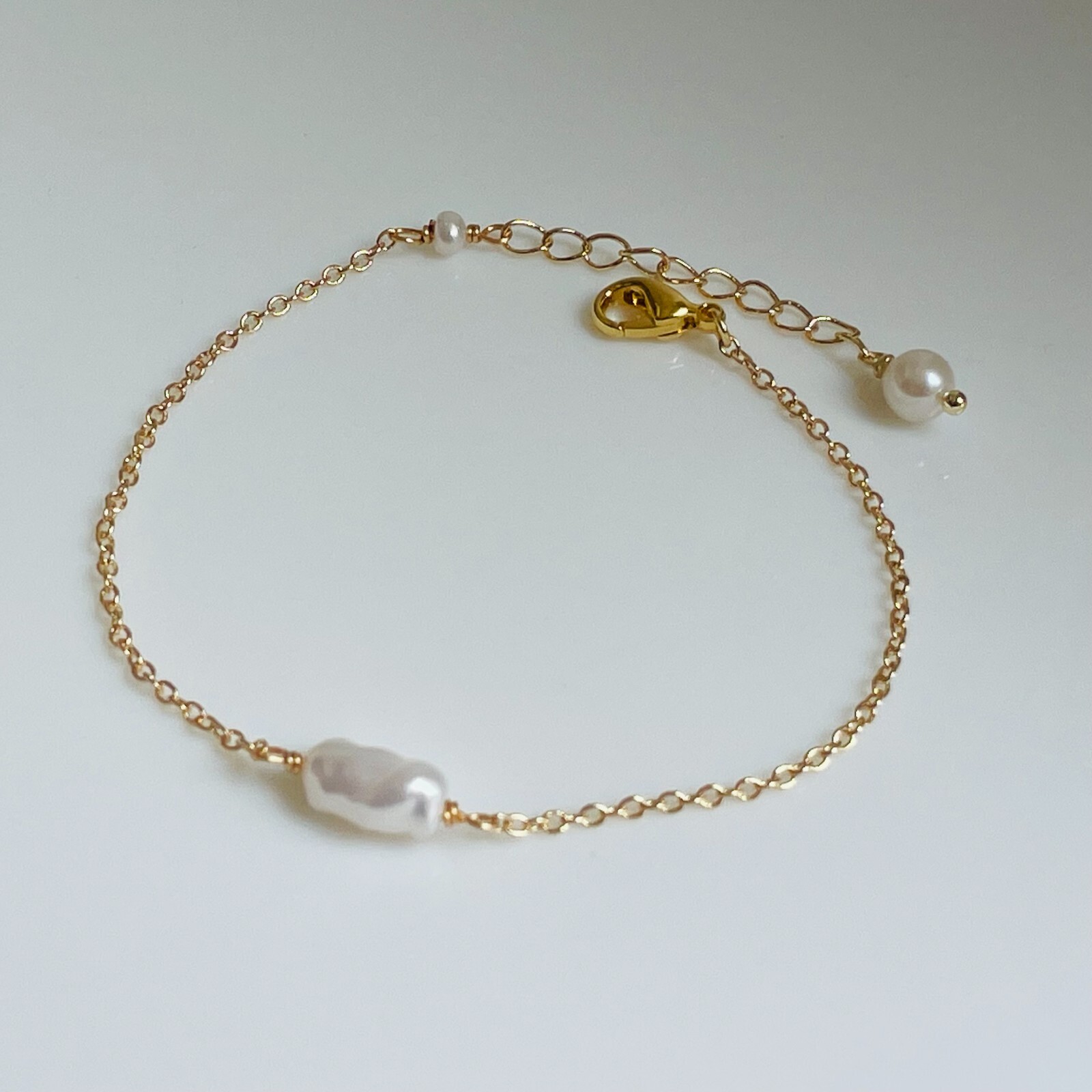 Bracelet perle de culture d'eau douce hypoallergénique doré à l'or fin