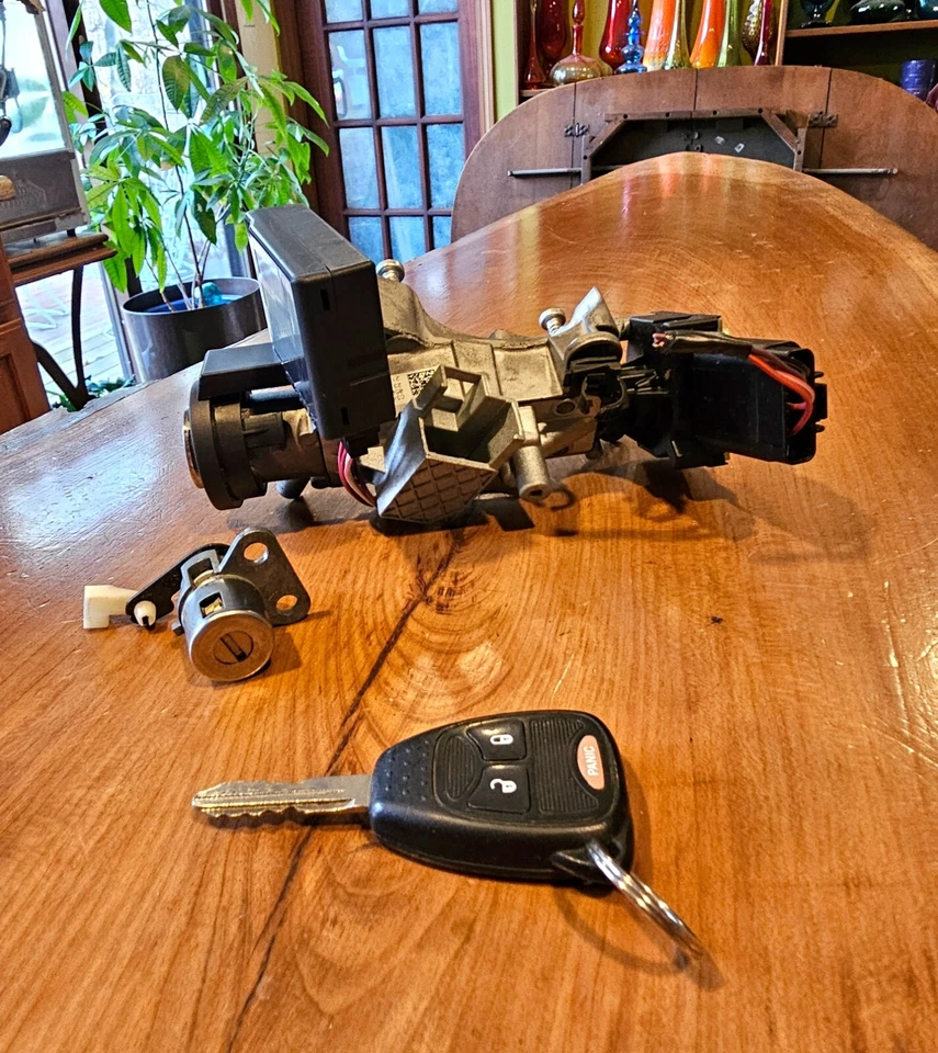 07-11 Jeep Compass Patriot Calibre Interruptor de encendido y cerradura de puerta Juego con 1 llave OEM Foto 2 de 4