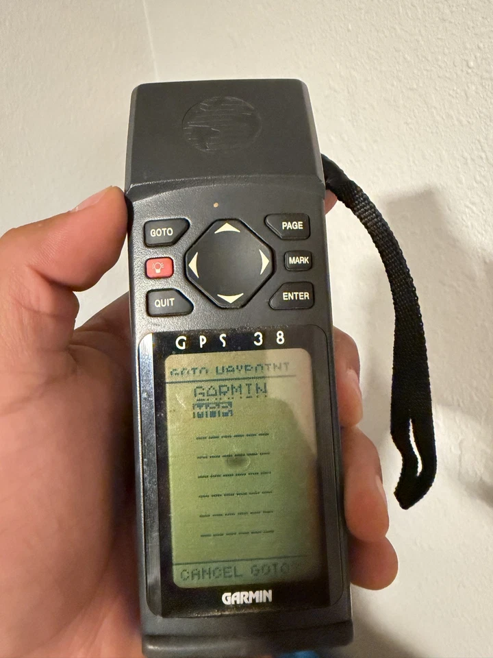 Garmin GPS 38 GPS38 Handheld Hiking Geocaching Personal Navigation Device - Image 2 of 4