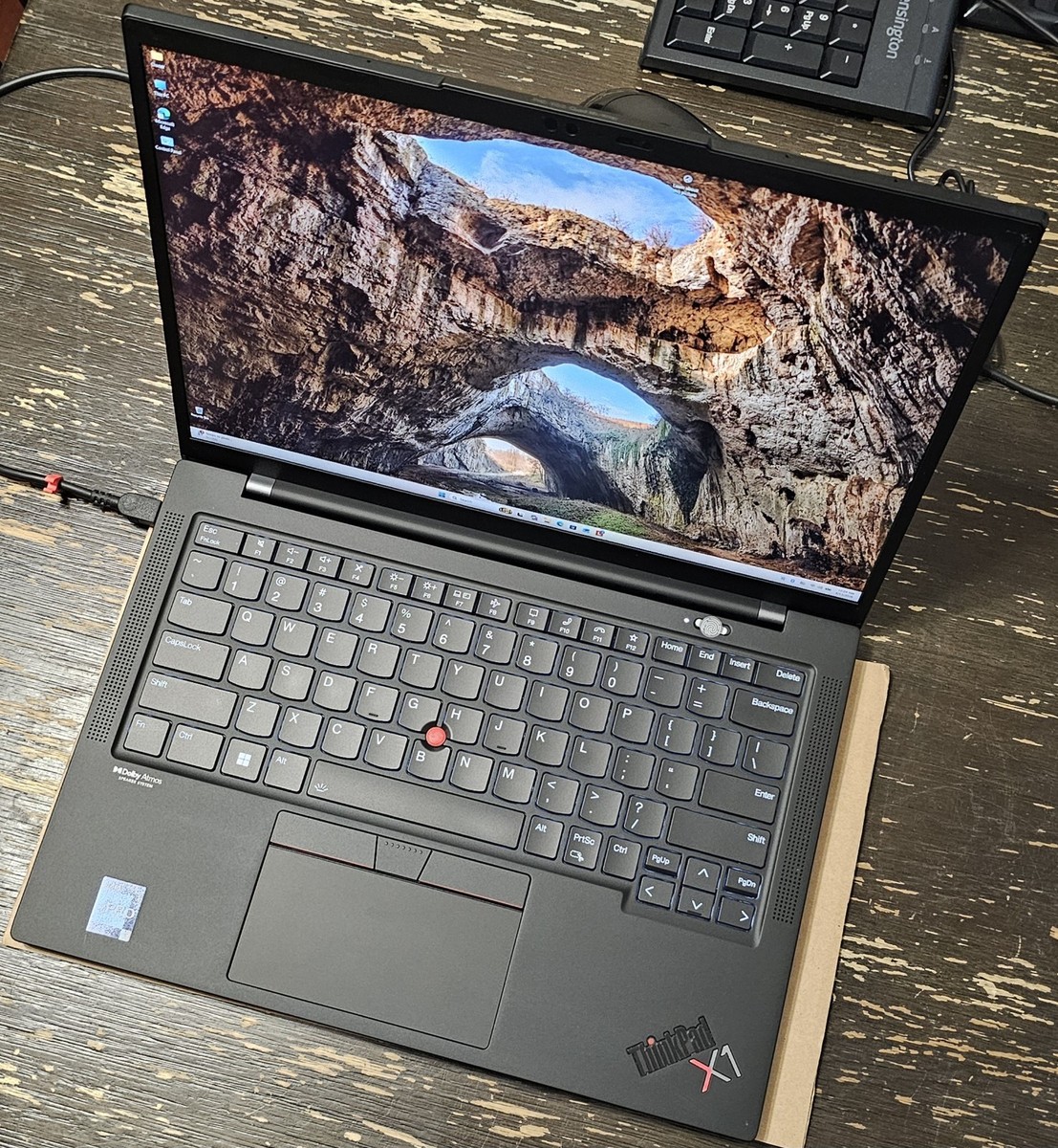 Lenovo Thinkpad X1 Carbon Gen 10 Intel Core i7 32GB 1TB w/Webcam