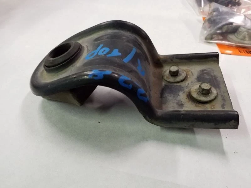 Soporte superior del radiador con ojal para 05 06 07 Ford F250 F350 Foto 4 de 4