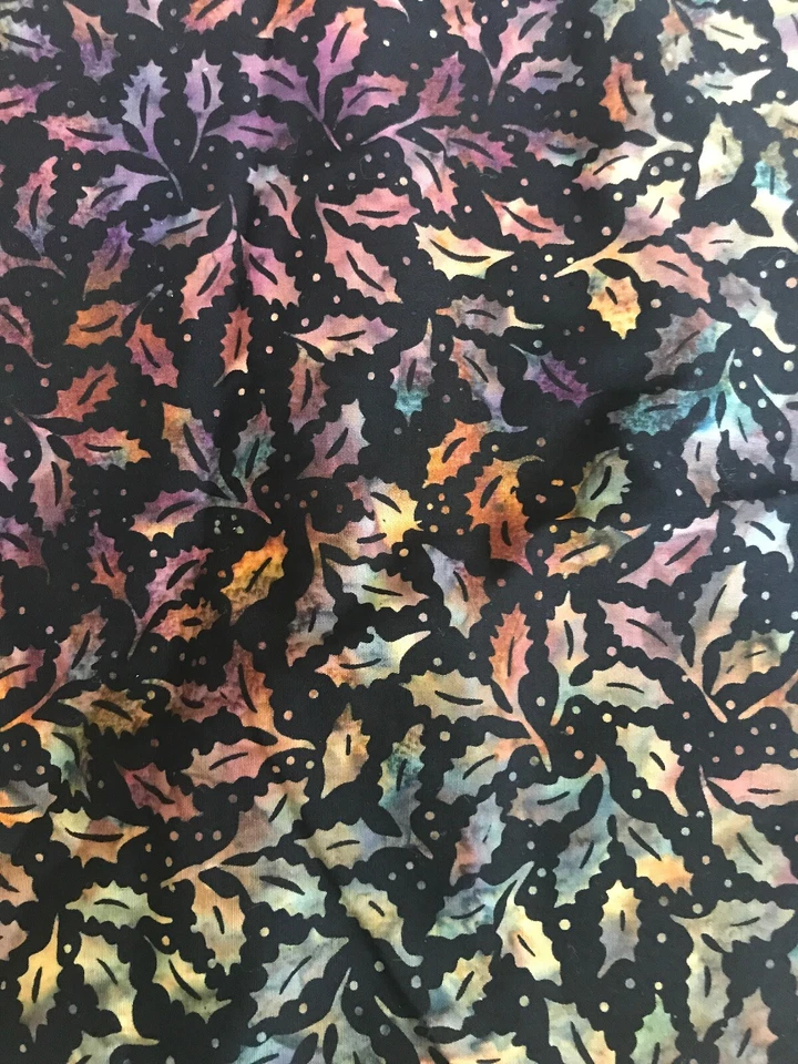 Telas Hoffman Batik Negro con Estampado de Hojas Amarillas, Azules y Verdes 1 Yarda Foto 2 de 3