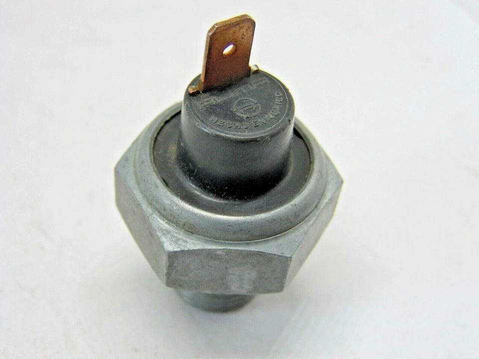 Engine Oil Pressure Switch  Wells PS135 NEW VINTAGE - Image 3 of 3