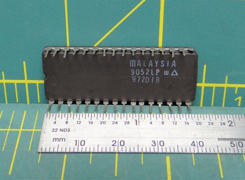 1988 AMD AM27C020-205DC EPROM 32-PIN CERDIP 27C020 - Picture 4 of 4