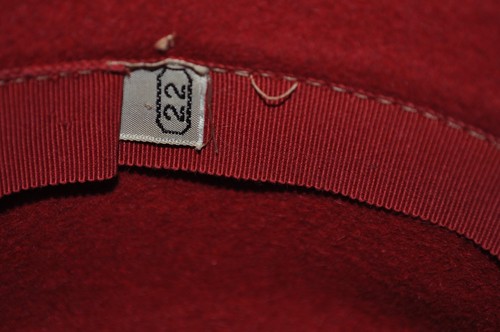 VELOUR VINTAGE RED Wool w Feather Size 22 M Church Chic Open Brim HAT USA - Picture 9 of 9