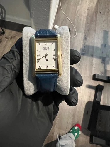 WHITE AND GOLD DIAL-Vintage Seiko Slim Quartz Men’s Wrist Watch BLUE BAND