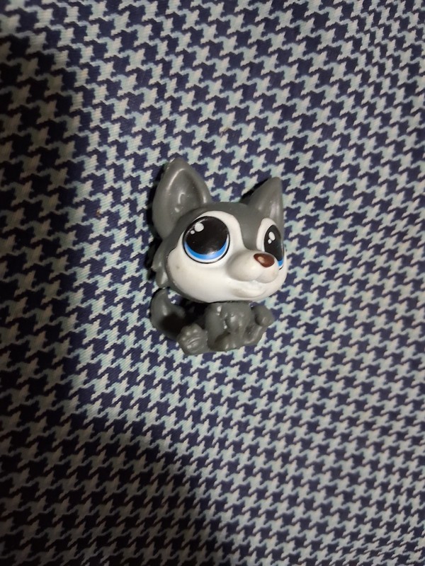 Zuru Pet Rescue 5 HUSKY Dog Figure 1 Inch