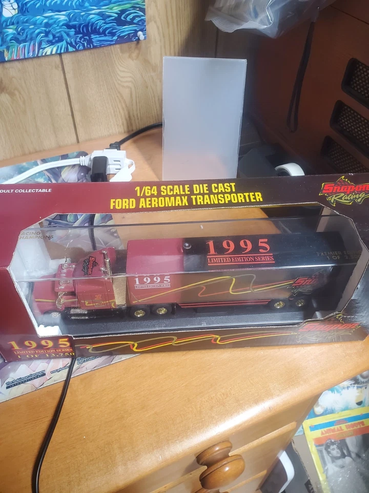 1995 1/64 Scale Ford Aeromax Snap On Racing Transporter Diecast 1 Of 13,750 - Image 2 of 4