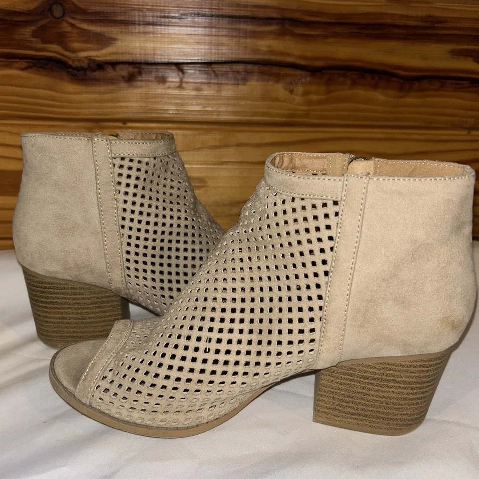 Qupid Preforated Ankle Booties Beige Size 7 Open Toe Heels Tassel Side Zip Boho - Image 3 of 4
