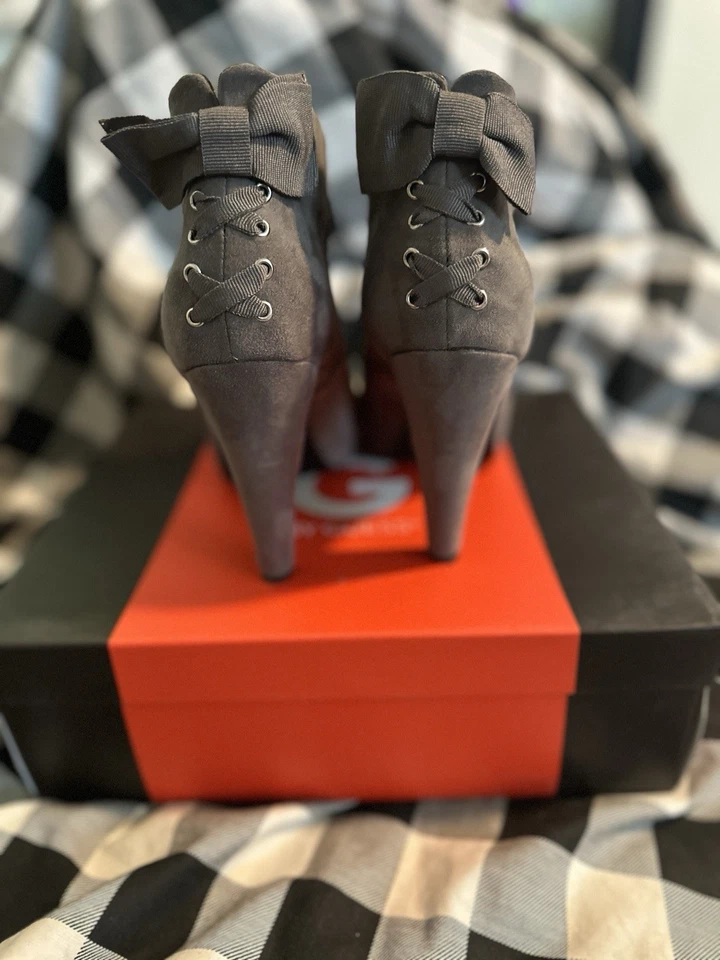 Серые замшевые ботильоны, размер 7, корсет и бант детали - Изображение 4 из 4