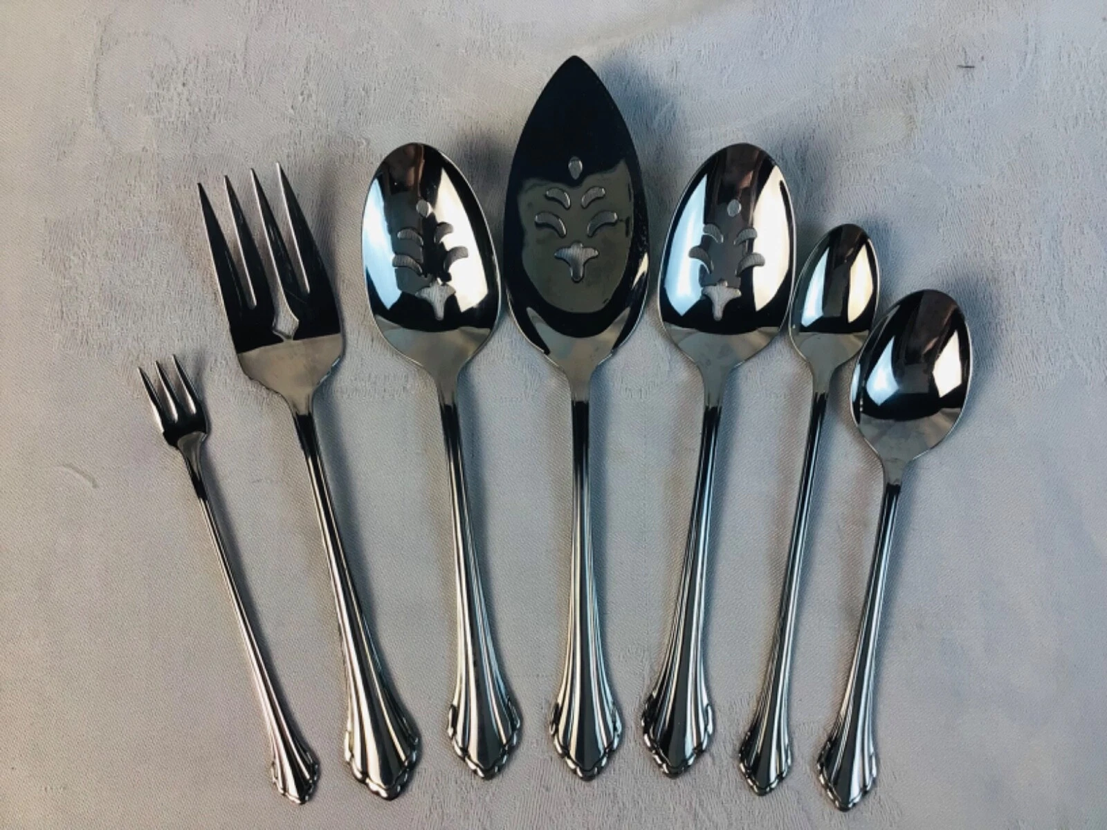 ONEIDA CLARETTE Lot of 7 Serving Pieces Spoons Meat Fork Pie Server Iced Tea EUC