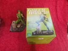 Rare W Damage Green Arrow Cold Cast Porcelain Statue DC Direct 1/6 Figure