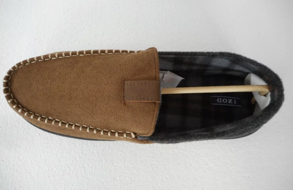 IZOD Men's Classic Two-Tone Moccasin Slipper Winter Warm Slippers w/ Memory Foam - Image 3 of 4