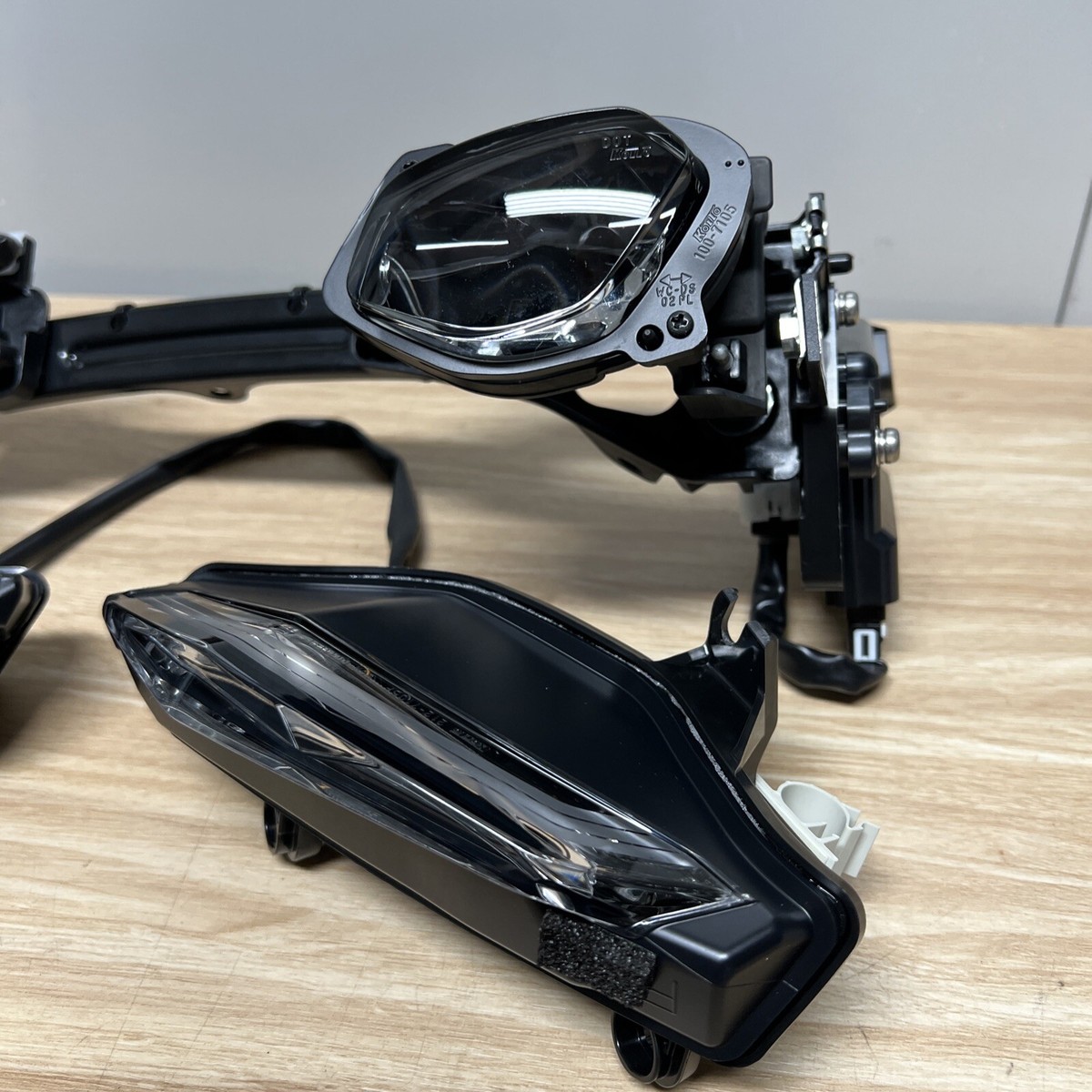 2020 - 2024 Yamaha YZF R1 R1M OEM Front LED Headlights & DRL