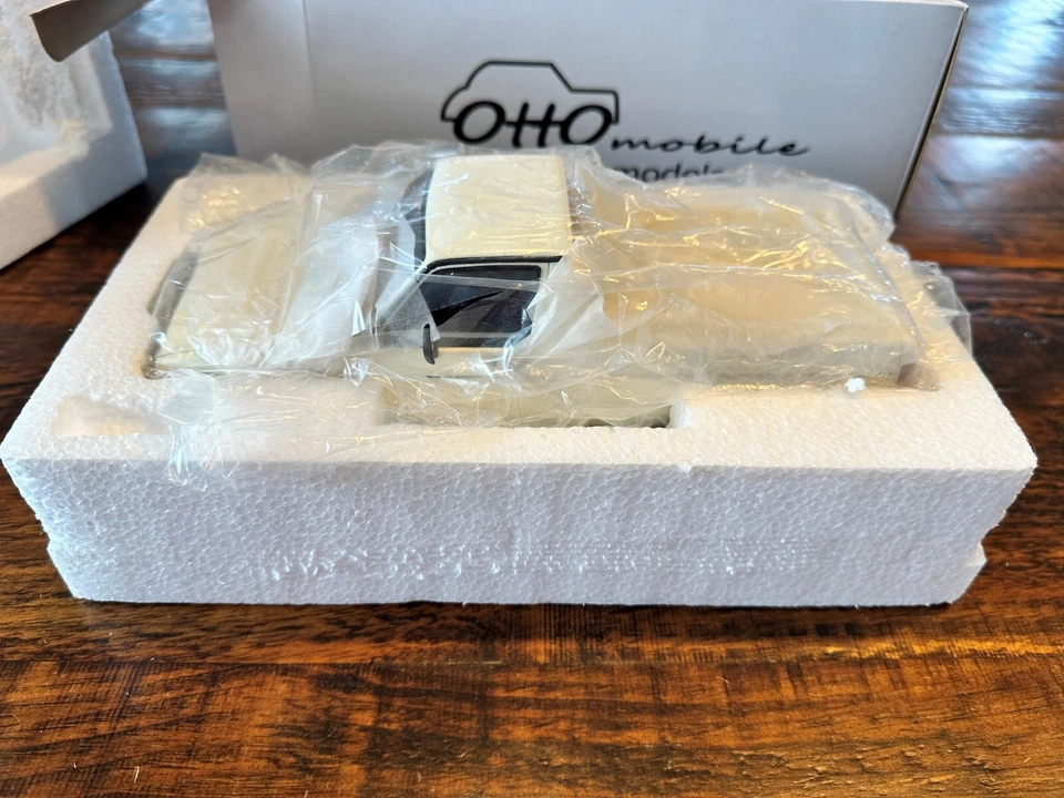 Volkswagen Golf Rabbit Caddy 1/18 camioneta 1979 blanca nueva en caja Foto 4 de 4