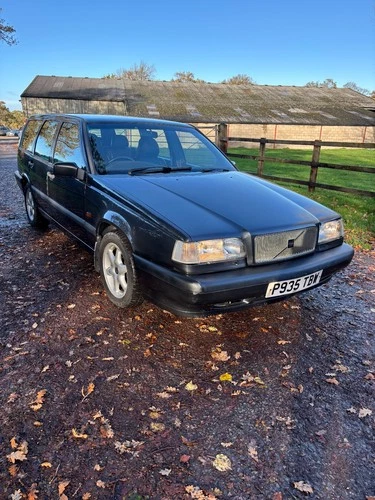 Volvo 850 CD Auto Estate - Picture 1 of 23