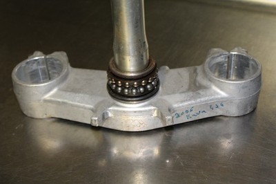 2006 Kawasaki Ninja ZX6R ZX636C FRONT FORKS CLAMP LOWER TRIPLE